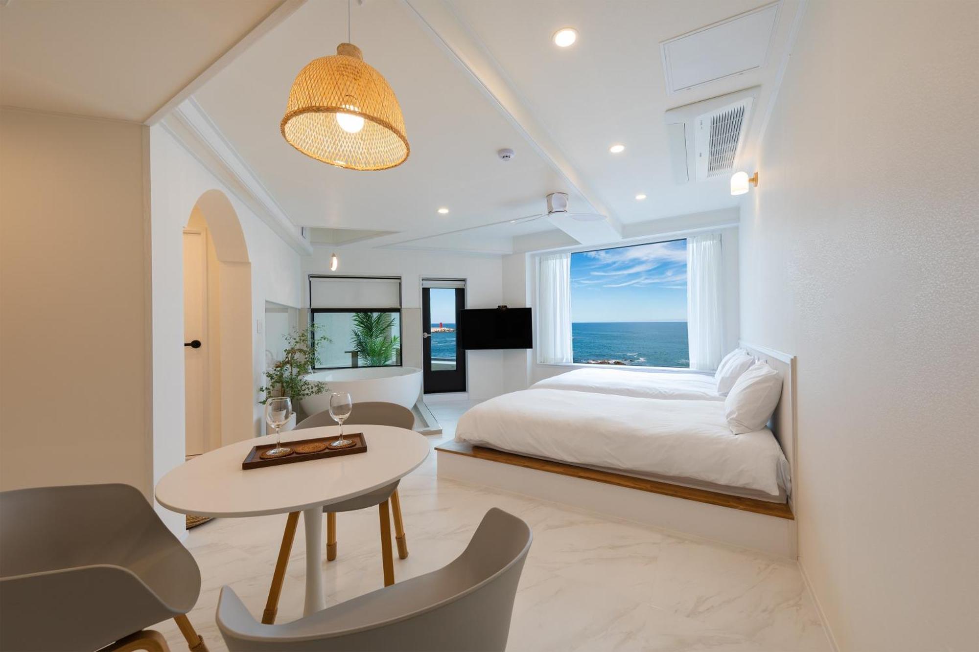 Gangneung Hue Pension Ocean View, Spa, Couple Bagian luar foto