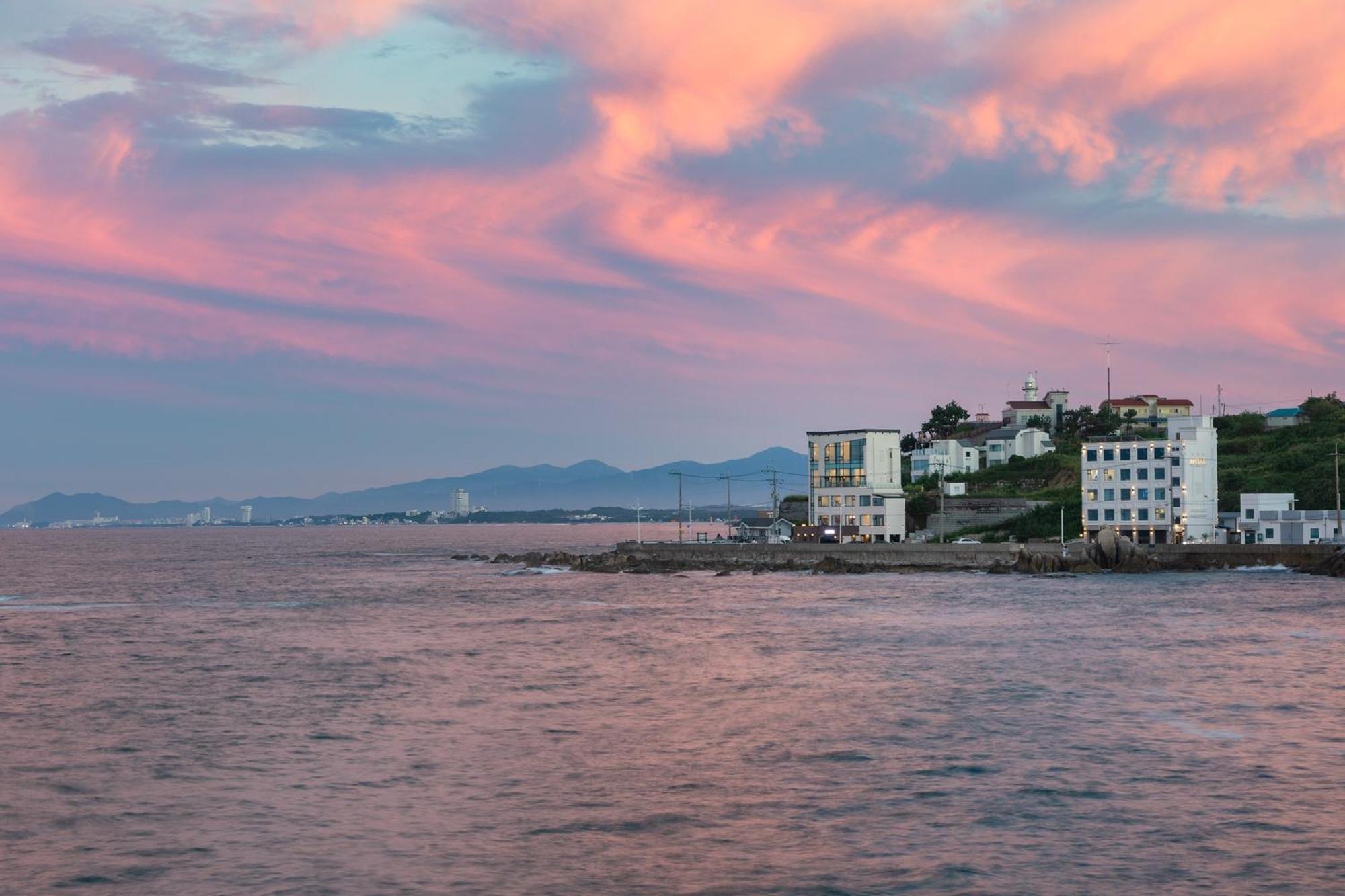 Gangneung Hue Pension Ocean View, Spa, Couple Bagian luar foto